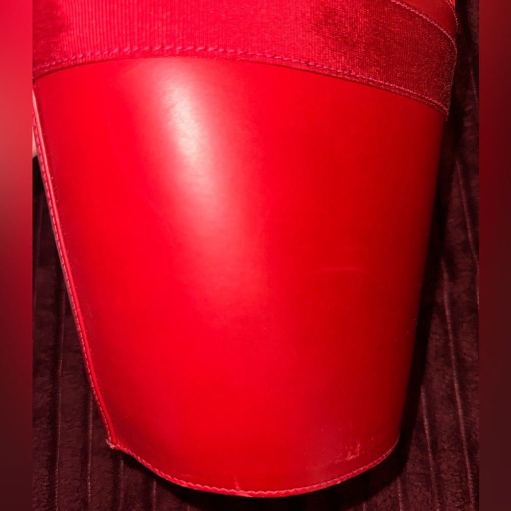 Salvatore Ferragamo Vala Bucket Bag - Picture 16 of 16